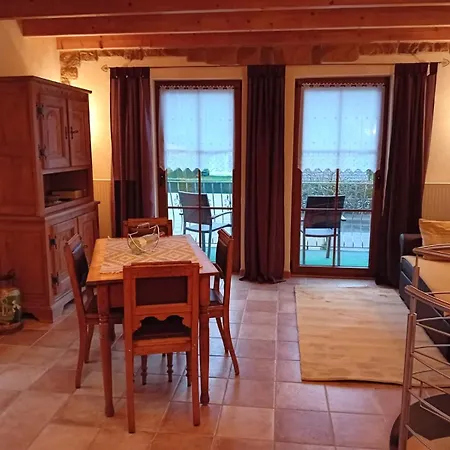 Monika Schneider 아파트